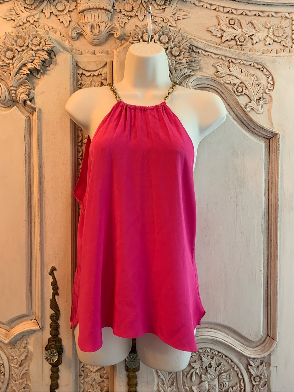 Flora Bea Yumi  Fuchsia Halter  Top with Chain at the neck NWT Size S 
A1